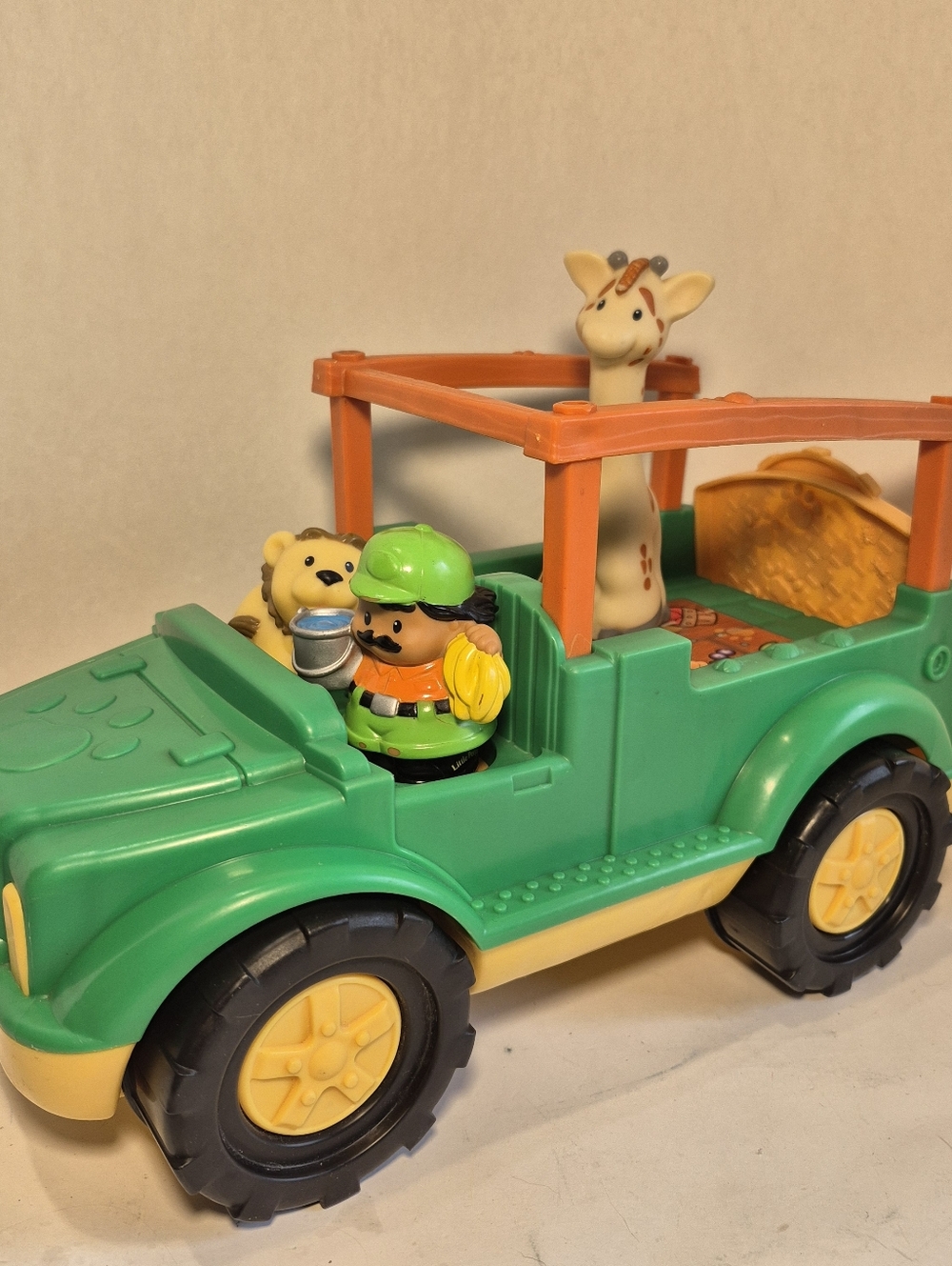 Fisher Price Little People Animal Sounds Safari Truck Jeep Talkers & Zookeeper